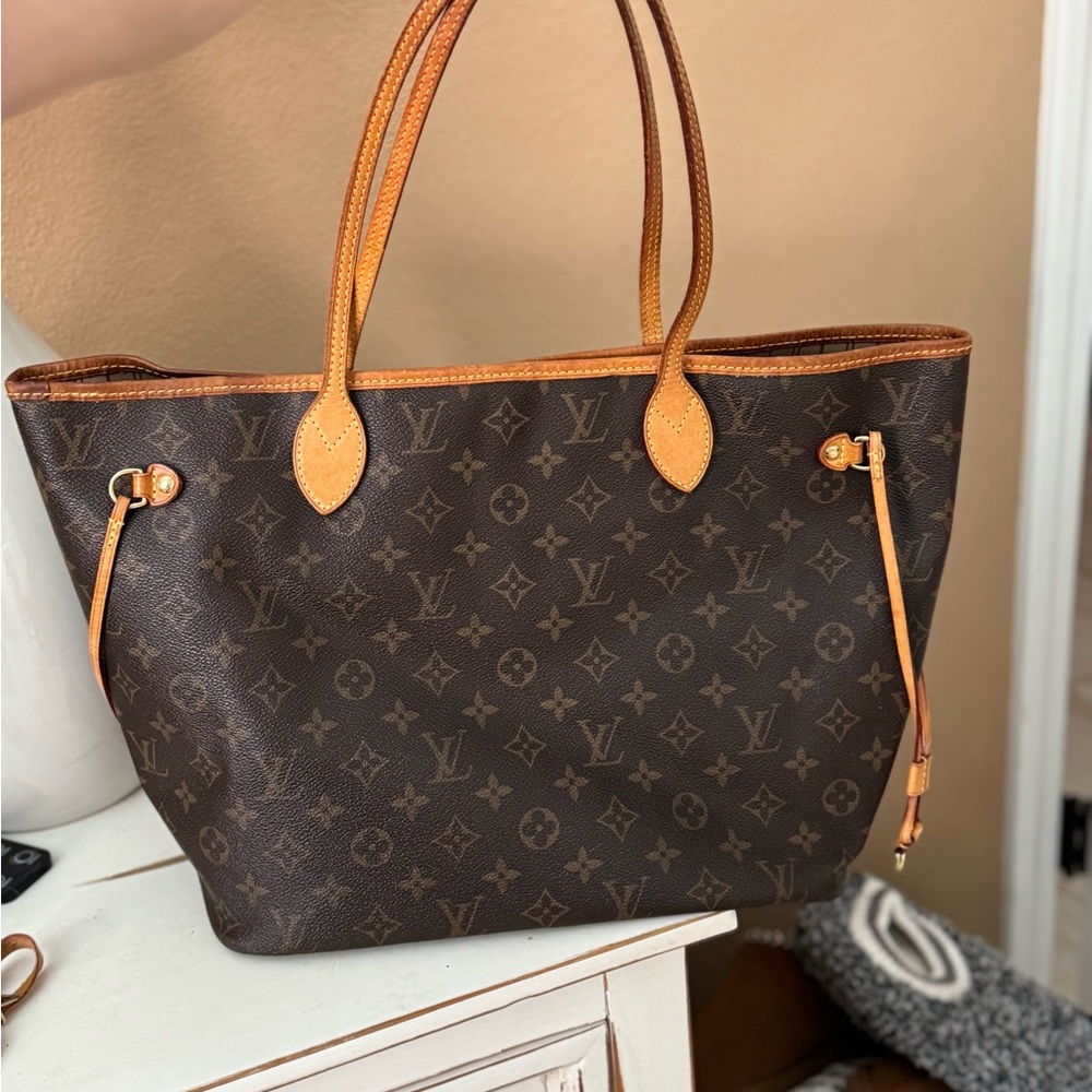 Authentic Louis Vuitton Neverfull Tote